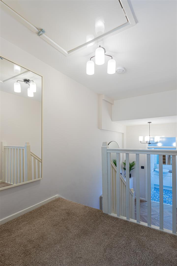 CLEARWATER WAY, LAKESIDE CARDIFF Jeffrey Ross Estate Agents